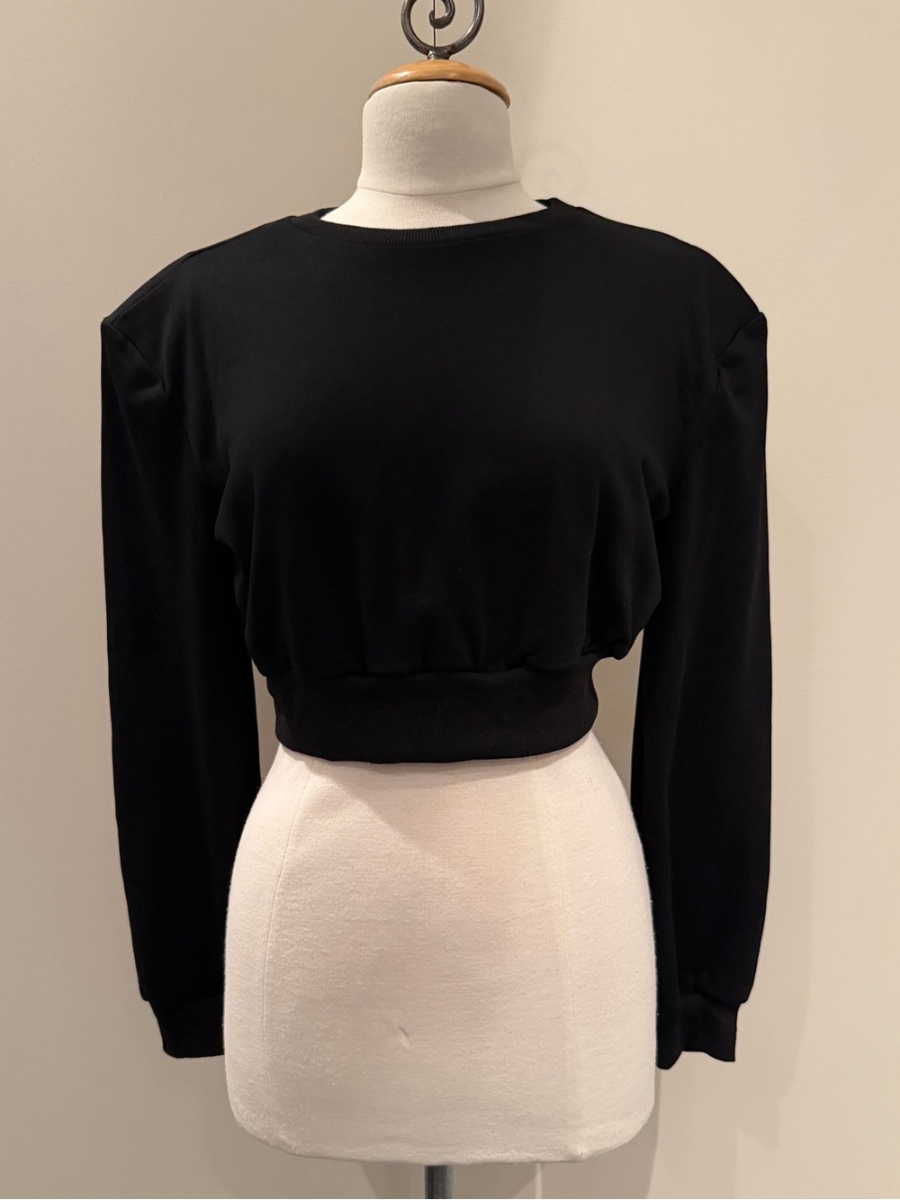 NWOT - SHEIN Black Cropped Long Sleeve Sweatshirt with Shoulder Pads